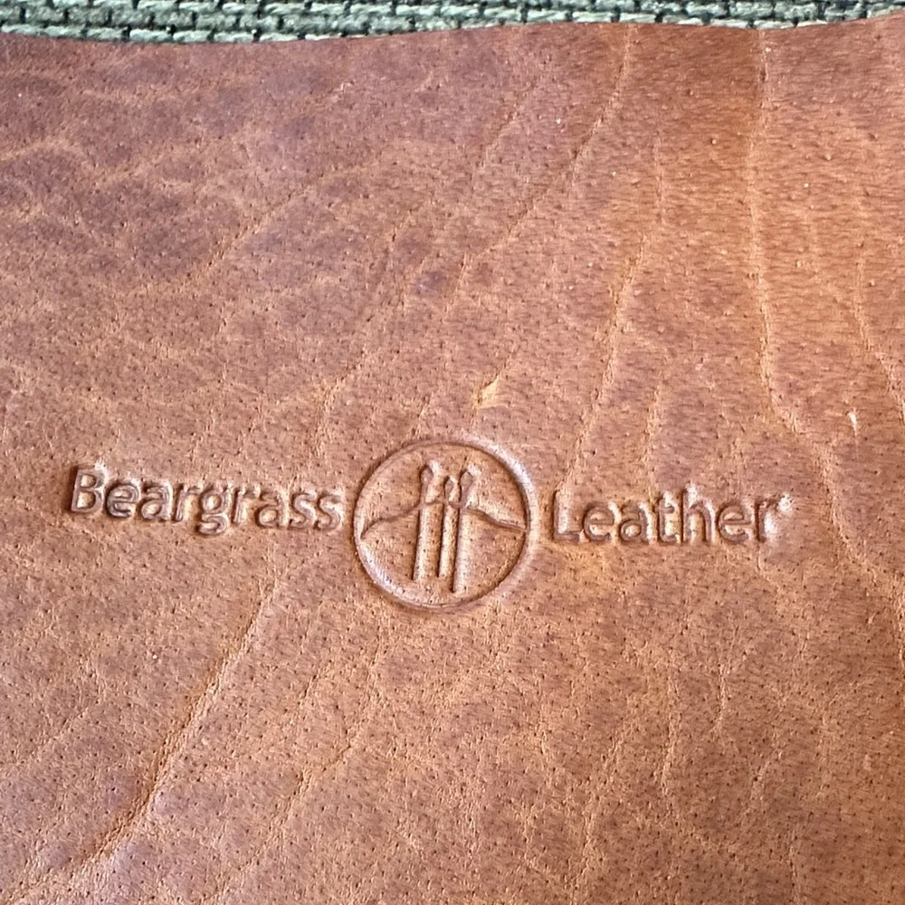 Elegant Brown Leather Tote - Picture 2 of 11